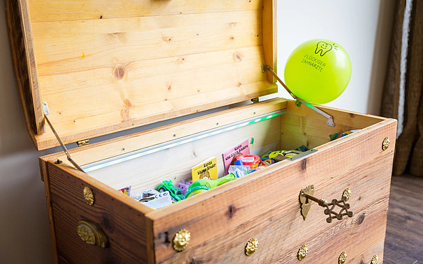 flueckiger-zahnaerzte-in-muhen-kinderspielecke-2.jpg